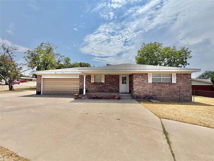 Photo 1 of 29 — 231 Circle Drive, Guymon, OK 73942