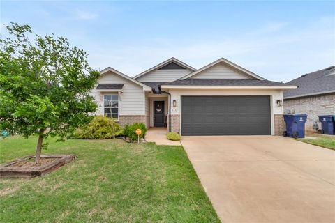 Photo of 3332 Pagoda Pead Drive, Yukon, OK 73099 (MLS # 1225061)