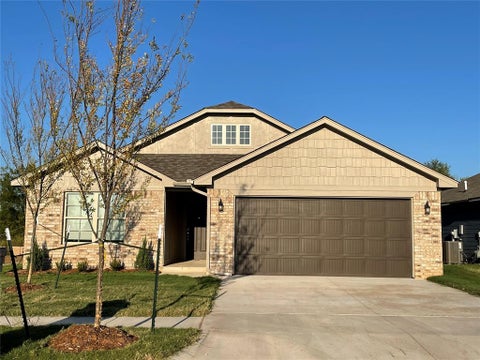 Photo of 2033 Sara Vista Road, Yukon, OK 73099 (MLS # 1251273)
