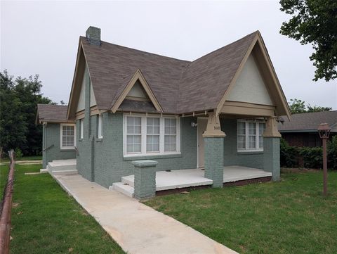 Photo of 1601 NE 18th Street, Oklahoma City, OK 73111 (MLS # 1236367)