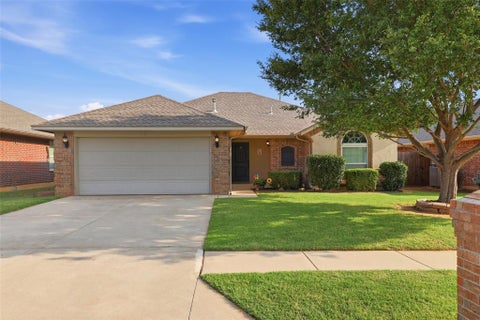 Photo of 604 Apple Tree Lane, Moore, OK 73160 (MLS # 1243491)