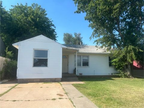 Photo of 805 NW 66 Street, Oklahoma City, OK 73116 (MLS # 1201039)