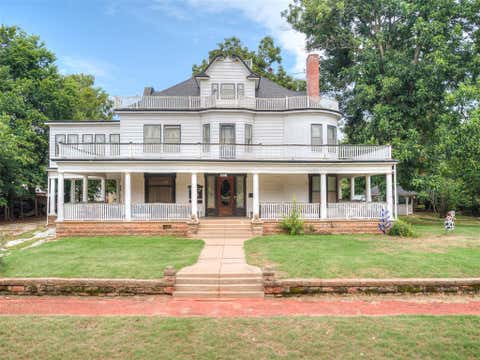 Photo of 1016 W Warner Avenue, Guthrie, OK 73044 (MLS # 1233304)