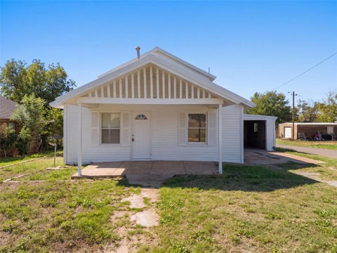 Photo of 921 N 6th Street, Sayre, OK 73662 (MLS # 1252998)