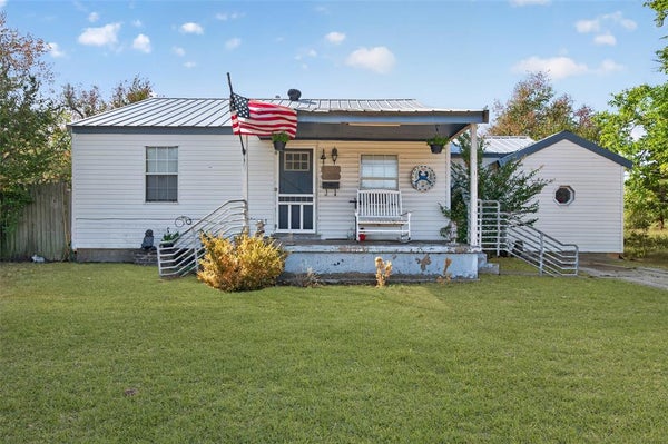 1113 W ARKANSAS AVE, CHICKASHA, OK 73018 - Image e758568b47a08afa979efd2f0205eead/3612956314
