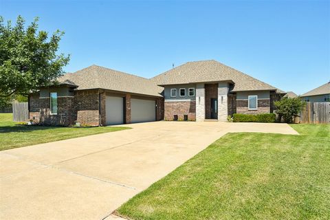 Photo of 2433 NW 173rd Street, Edmond, OK 73012 (MLS # 1232551)