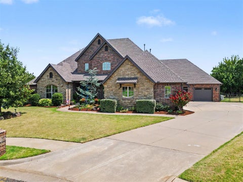 Photo of 9300 NW 97th Circle, Yukon, OK 73099 (MLS # 1243169)