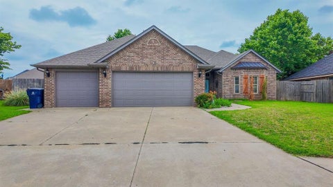 Photo of 9109 NW 81st Street, Yukon, OK 73099 (MLS # 1232572)
