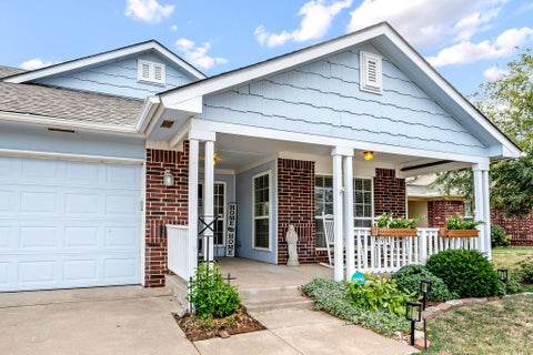 Photo of 10644 NW 33rd Street, Yukon, OK 73099 (MLS # 1250543)
