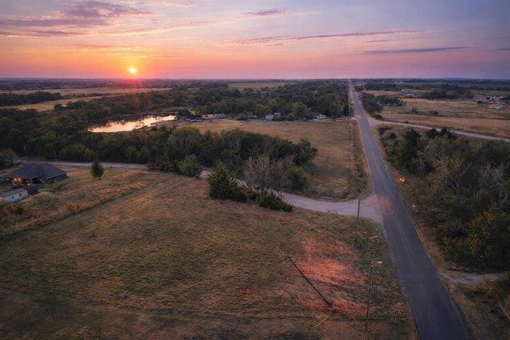 Photo 1 of 10 — 1697 CR 1230, Tuttle, OK 73089