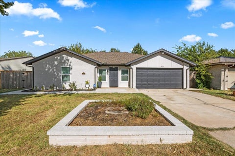 Photo of 8712 N McMillan Avenue, Oklahoma City, OK 73132 (MLS # 1244571)
