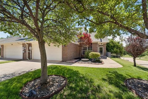 Photo of 701 Doe Trail, Edmond, OK 73012 (MLS # 1228631)