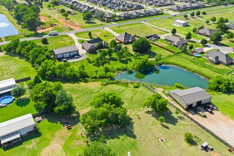 Photo of 1109 N Edinburrough Way, Mustang, OK 73064 (MLS # 1246948)