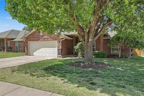 Photo of 2617 NW 160th Street, Edmond, OK 73013 (MLS # 1228772)
