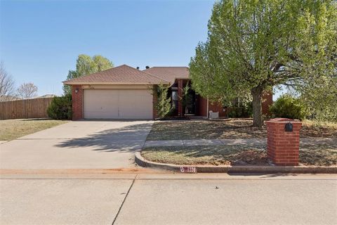 Photo of 1220 Eastview Circle, Yukon, OK 73099 (MLS # 1193608)