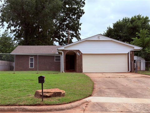 Photo of 620 W Adams Street, Purcell, OK 73080 (MLS # 1251243)