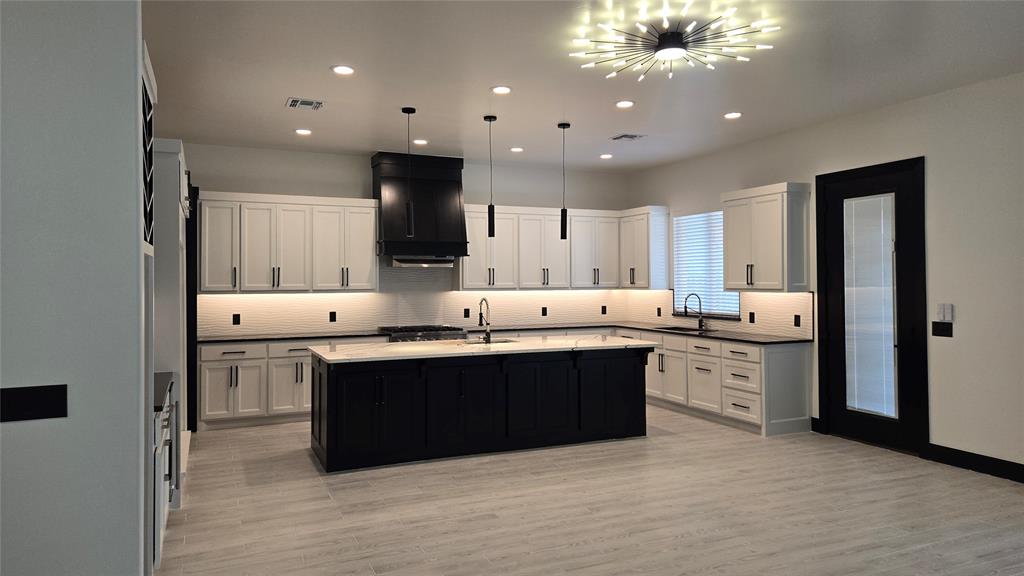 Photo 1 of 38 — 321 Greens Parkway, Norman, OK 73069