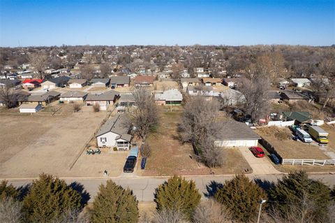 Photo of 3221 NE Park Place, Oklahoma City, OK 73117 (MLS # 1212198)