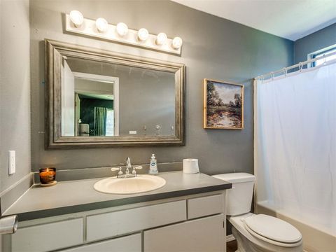 Photo of 530 Stoneridge Drive, Moore, OK 73160 (MLS # 1229329)