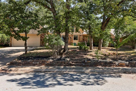 Photo of 2104 Raintree Road, Edmond, OK 73013 (MLS # 1253070)