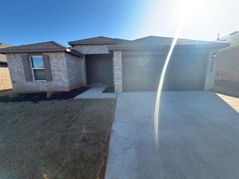 Photo of 2924 Firefly Drive, Yukon, OK 73099 (MLS # 1221170)