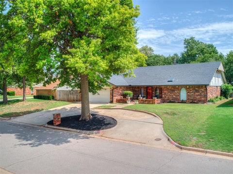 Photo of 2008 Lankestar Place, Yukon, OK 73099 (MLS # 1236921)