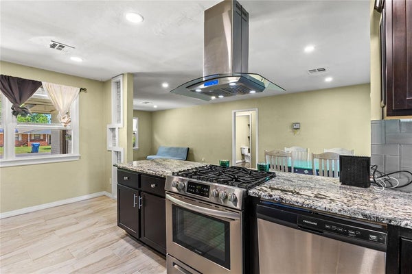1208 N GRANT ST, CORDELL, OK 73632 - Image eb6e1e06daaa7294cdfa98bfc2cc4b2b/561423038