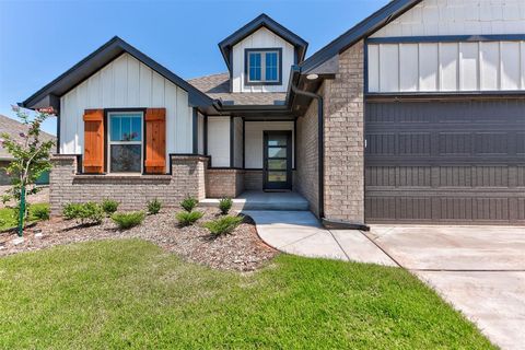 Photo of 8125 Mountain Oak Drive, Edmond, OK 73034 (MLS # 1234474)