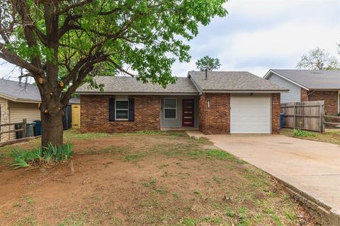 Photo of 221 W Wayne Street, Edmond, OK 73003 (MLS # 1228541)