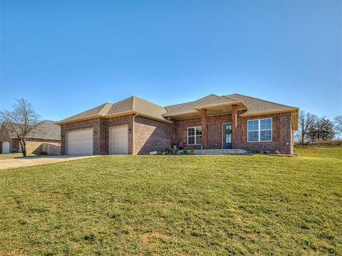 Photo of 11370 Blue Heron Creek, Guthrie, OK 73044 (MLS # 1221182)
