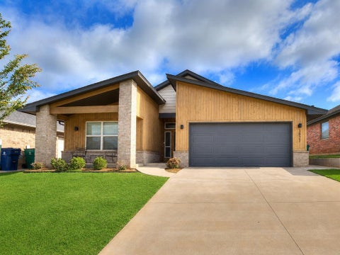 Photo of 3821 NW 177th Street, Edmond, OK 73012 (MLS # 1234802)