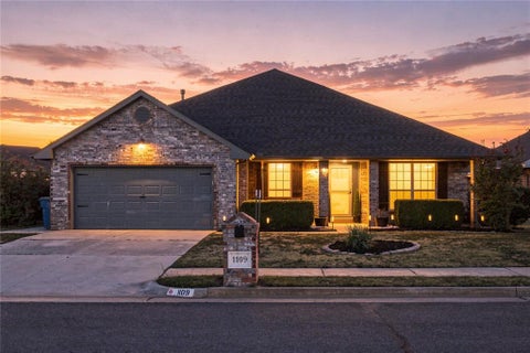 Photo of 1109 Bradford Place, Edmond, OK 73012 (MLS # 1249378)
