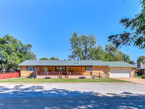 Photo of 318 S Cimarron Street, Crescent, OK 73028 (MLS # 1253002)