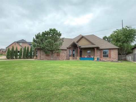 Photo of 9601 Cara Lane, Yukon, OK 73099 (MLS # 1228051)