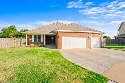 Photo of 10925 NW 118th Street, Yukon, OK 73099 (MLS # 1248736)