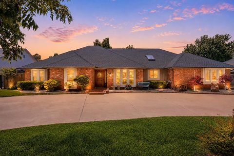Photo of 808 Glenridge Drive, Edmond, OK 73013 (MLS # 1228870)