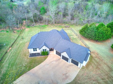 Photo of 12573 Sweet Point, Guthrie, OK 73044 (MLS # 1221035)