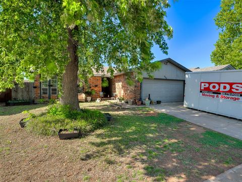 Photo of 642 W Linden Drive, Mustang, OK 73064 (MLS # 1229450)