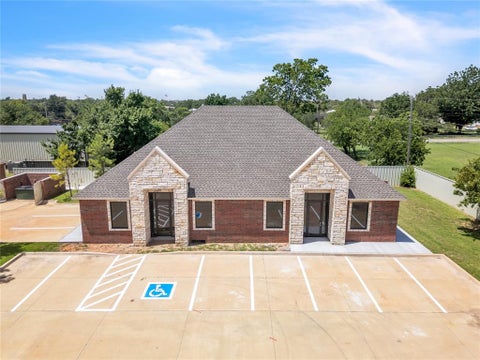 Photo of 207 E Memorial Road, Oklahoma City, OK 73131 (MLS # 1218339)
