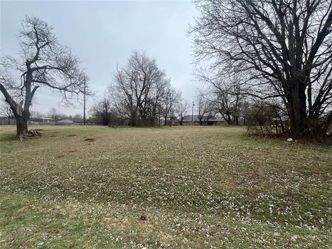 Photo of 1417 E Grant Ave, Guthrie, OK 73044 (MLS # 1217538)