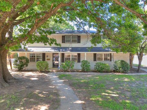 Photo of 1801 Aladdin Street, Norman, OK 73072 (MLS # 1225167)