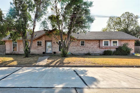 Photo of 8801 Oakridge Drive, Midwest City, OK 73110 (MLS # 1249446)