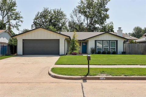 Photo of 1509 Davinbrook Drive, Norman, OK 73072 (MLS # 1238439)