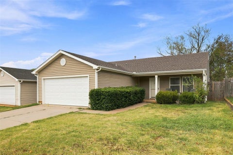 Photo of 2417 Desert Willow Terrace, Norman, OK 73071 (MLS # 1240602)