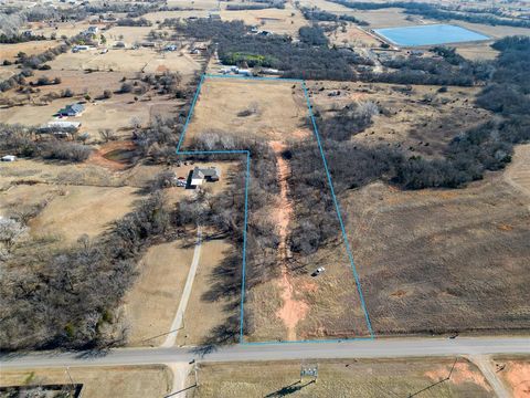 Photo of S County Line Ave Avenue, Blanchard, OK 73010 (MLS # 1211419)