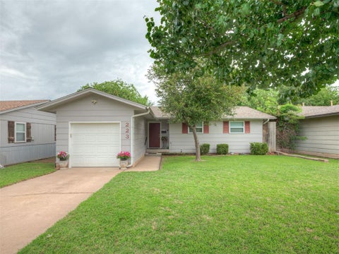 Photo of 223 W 5th Street, Edmond, OK 73003 (MLS # 1239621)