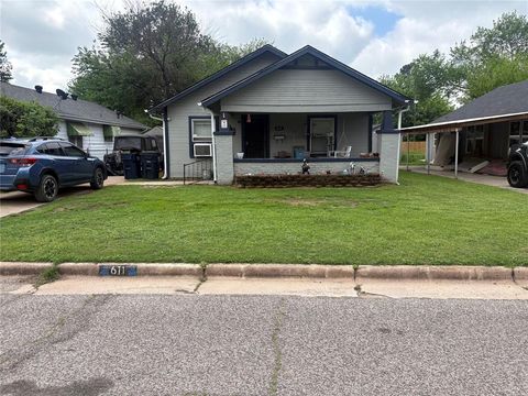Photo of 611 W Wood Street, Shawnee, OK 74801 (MLS # 1224572)