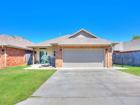 Photo of 1112 Golden Leaf Drive, Moore, OK 73160 (MLS # 1229354)
