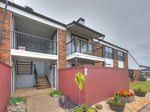 Photo of 3003 River Oaks Drive #204, Norman, OK 73072 (MLS # 1227495)