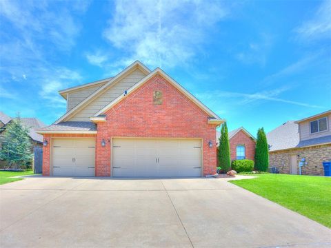 Photo of 712 Kearny Lane, Yukon, OK 73099 (MLS # 1234789)